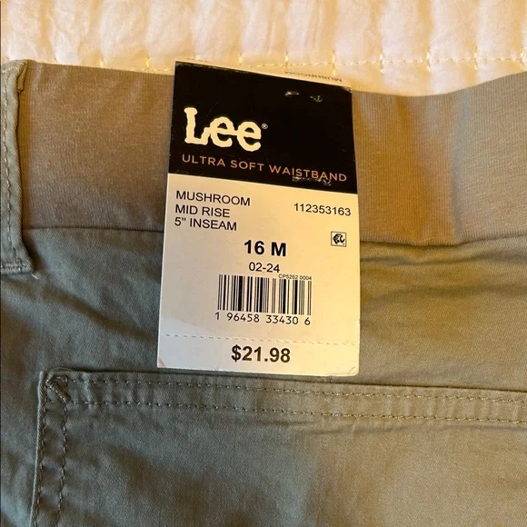 Lee Women's Khaki Cargo Shorts - Picture 3 of 4